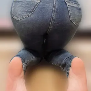 人妻ピタパン尻で掃除
